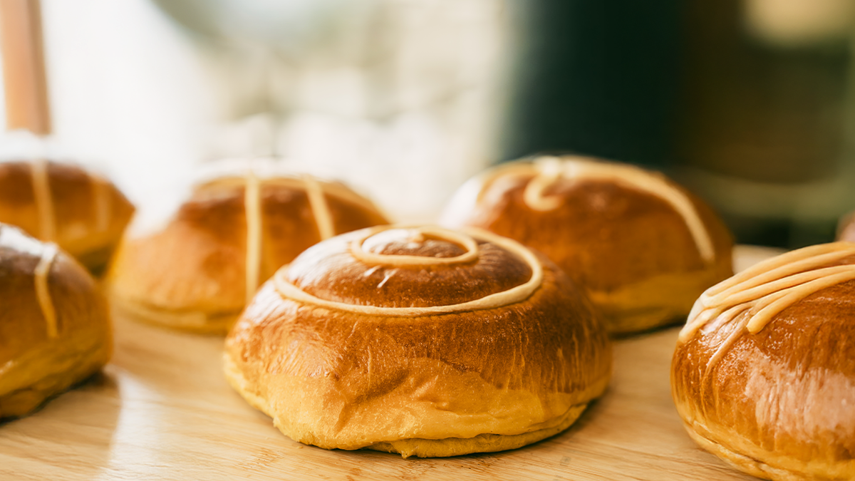 Foto de Arrufadas de Coimbra das Pastelarias Vasco da Gama em cima de uma mesa
